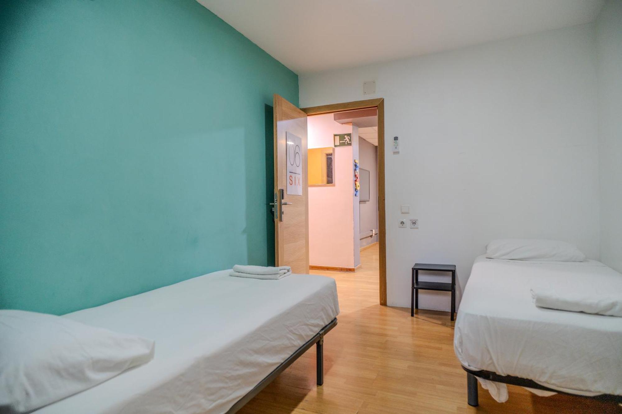 Hostel Hb *